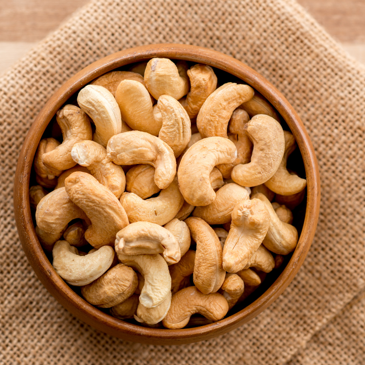 Premium roasted W380 cashews for crunche