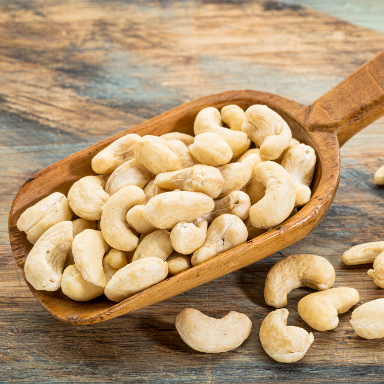 Roasted premium cashews for crunche